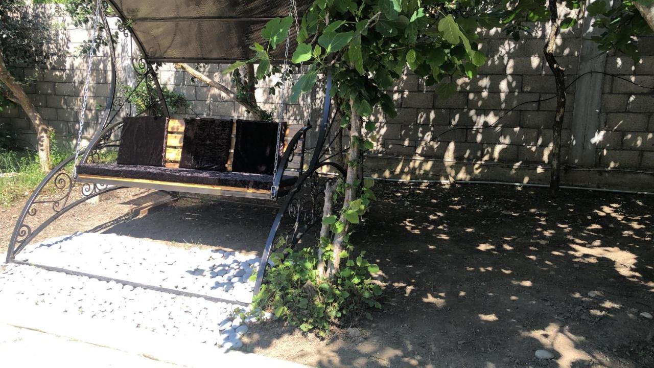 Отель Гостевой дом У Кирюши Гагра Экстерьер фото